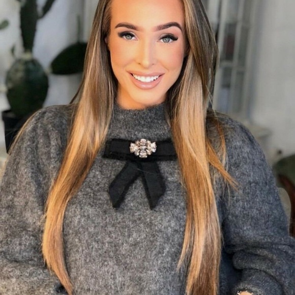 Zara Sweaters - Zara bow sweater